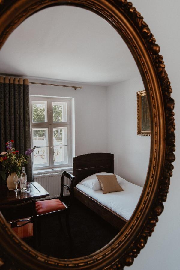 Zamek Bozejow Hotel Radomierowice